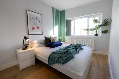 Charming Chalk Farm Properties, Лондон