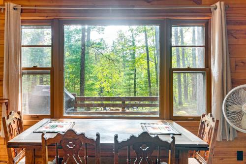 The Hideaway Eagle Chain Access and Riverside View in Eagle River, USA