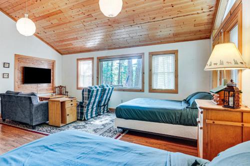 The Hideaway Eagle Chain Access and Riverside View