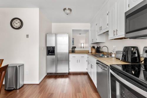 Konyha, Inviting Retreat Spacious 2 BR 1 and a Half Bath Townhouse in Hopewell (VA)