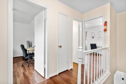 Létesítmények, Inviting Retreat Spacious 2 BR 1 and a Half Bath Townhouse in Hopewell (VA)