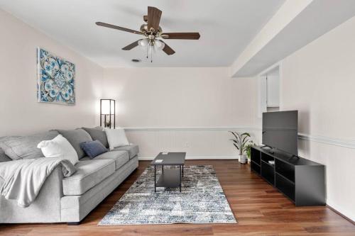 Létesítmények, Inviting Retreat Spacious 2 BR 1 and a Half Bath Townhouse in Hopewell (VA)