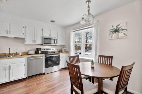 Létesítmények, Inviting Retreat Spacious 2 BR 1 and a Half Bath Townhouse in Hopewell (VA)
