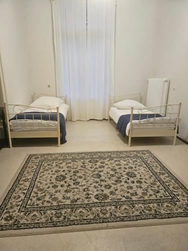 2 twin beds