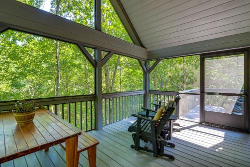 Hot Tub, Decks and Creek Access McCaysville Cabin! in McCaysville, USA