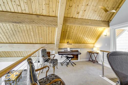 Bayfront Home w/ Private Beach in Poulsbo! in Lofall (WA)
