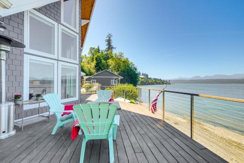 Bayfront Home w/ Private Beach in Poulsbo! in Lofall (WA)
