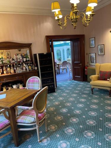 حانة/استراحة, Ravenscourt Guest House in جرانتاون - اوسباي