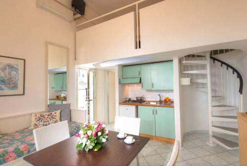 Studio (2 Adults) image 7