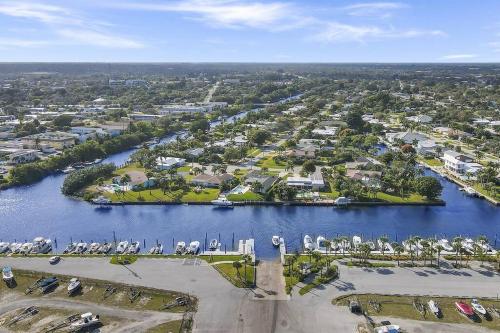 Coastal 4Bd Oasis Private Pool North Palm Beach in Lake Park, USA