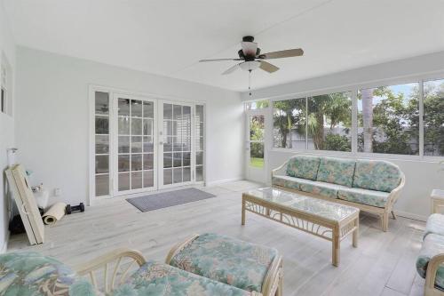 Coastal 4Bd Oasis Private Pool North Palm Beach in Lake Park, USA