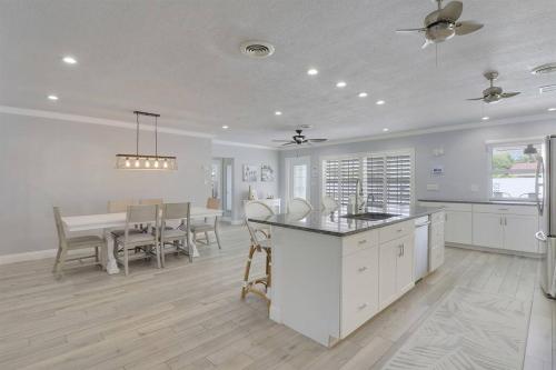 Coastal 4Bd Oasis Private Pool North Palm Beach in Lake Park, USA