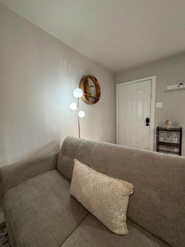 DT DALLAS COZY GEM 1BD in Dallas, USA
