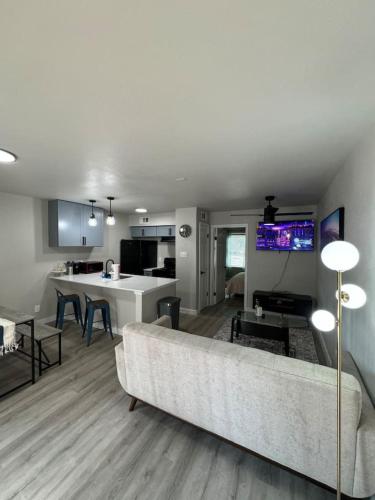 DT DALLAS COZY GEM 1BD in Dallas, USA