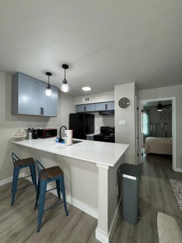 DT DALLAS COZY GEM 1BD in Dallas, USA