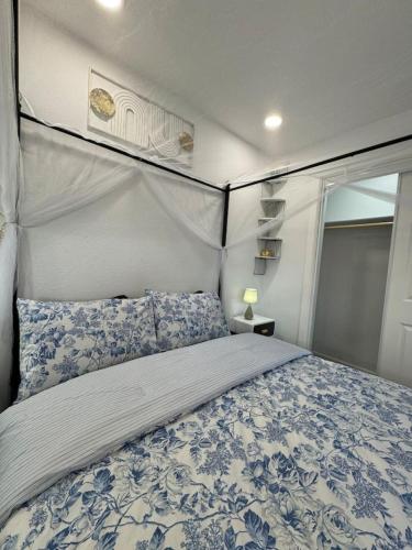 DT Dallas 2BD COZY ABODE 5 Min from Love Field in Dallas, USA