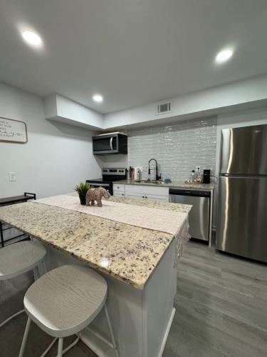 DT Dallas 2BD COZY ABODE 5 Min from Love Field in Dallas, USA
