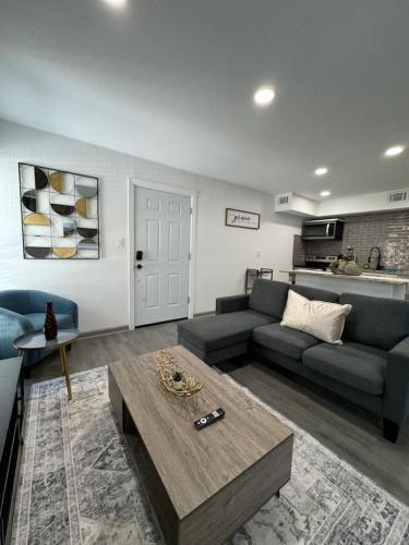 DOWNTOWN Dallas COZY ABODE 5 Min from Love Field 1BD in Dallas, USA
