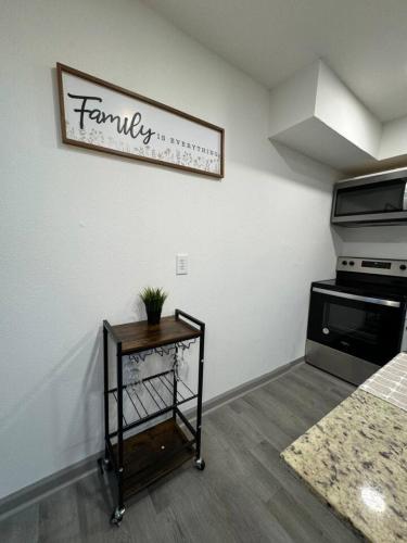 DT Dallas l 2BD COZY ABODE l 5 Min from Love Field in Dallas, USA