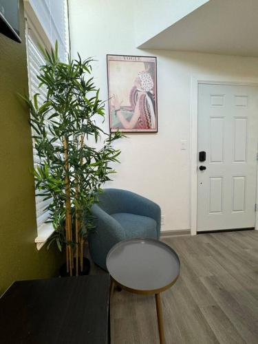DT Dallas l 2BD COZY ABODE l 5 Min from Love Field in Dallas, USA