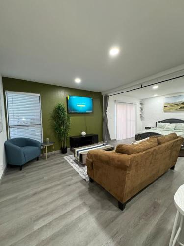 DOWNTOWN Dallas BOHO CITY GEM 5 Min from Love Field 1BD in Dallas, USA