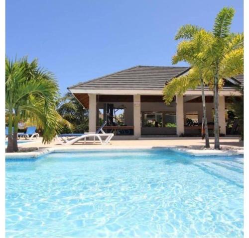 Choose To Be Happy at The Crest Richmond Estates Villa #984 3-BR w Pool in Plantation Village