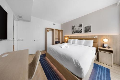 2 bedroom Condo at Gale Downtown Pool Gym SPA in Miami, USA