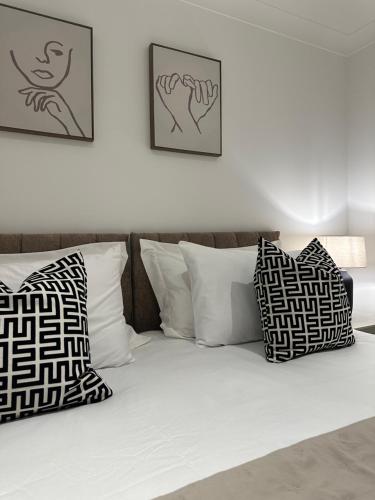 The Snug - Town Centre Apartment