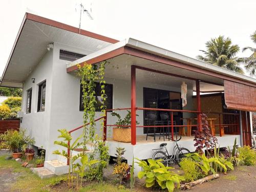 Tehei Beach House Wifi AC Beachfront Sunset in ตาฮิติ