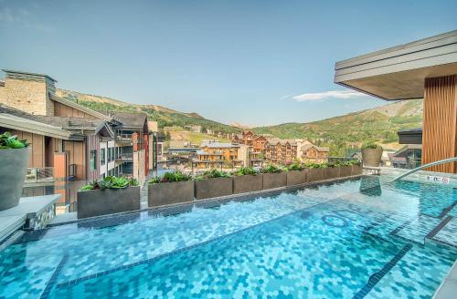 Three-Bedroom Apartment with Balcony room in Capitol Peak Lodge 3304 by Snowmass Mountain Lodging