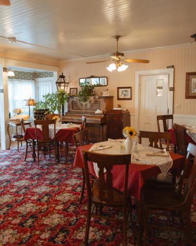 Julian Gold Rush Hotel - image 14