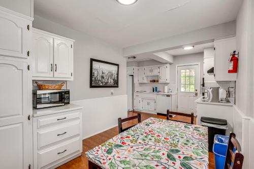 Madison Home Walk to Main Street! in Florham Park (New Jersey)