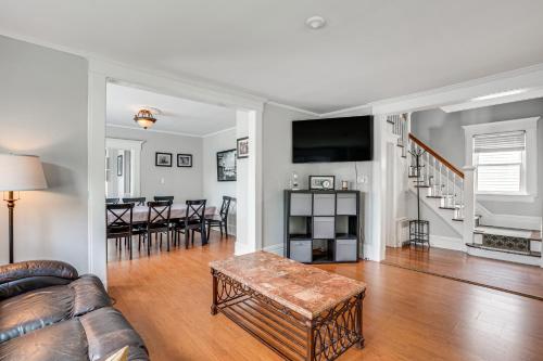 Madison Home Walk to Main Street! in Florham Park (New Jersey)