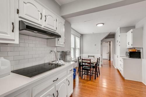 Madison Home Walk to Main Street! in Florham Park (New Jersey)