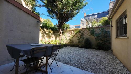 Escapade Aux Chartrons – Bordeaux, FL