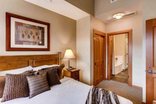 One-Bedroom Apartment with Balcony image 3