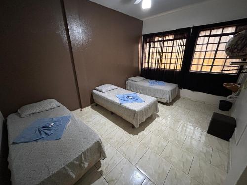 Economy Triple Room with Shared Bathroom image 4