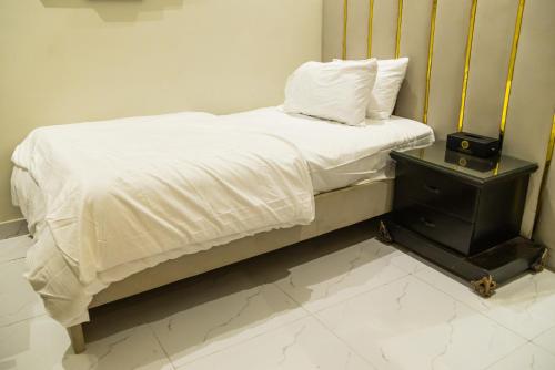 Deluxe Double or Twin Room image 10