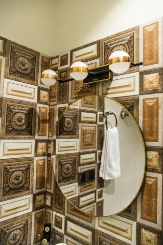 Deluxe Double or Twin Room image 8