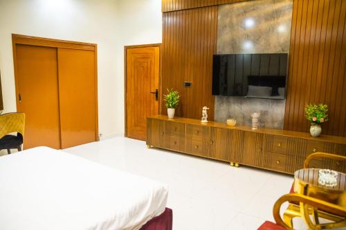 Deluxe Double or Twin Room image 1
