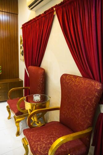 Deluxe Double or Twin Room image 4