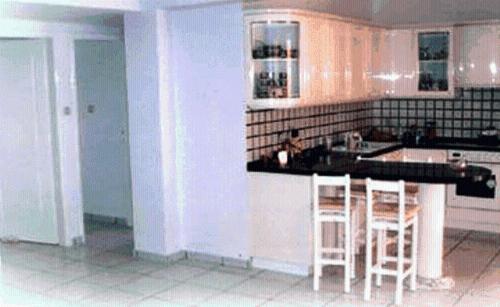 Studio (3 Adults) image 9