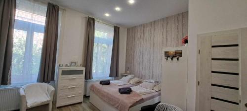 2 twin beds