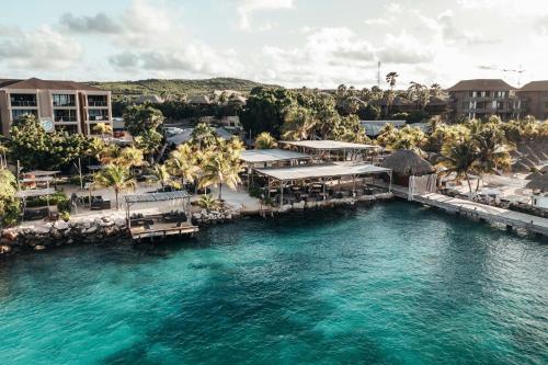 Restaurant, Kontiki Beach Resort in Marie Pampoen