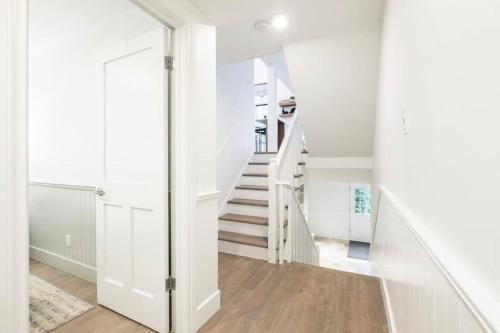 5 BR Chalet, Steps to Gondola! in Whistler, Canada