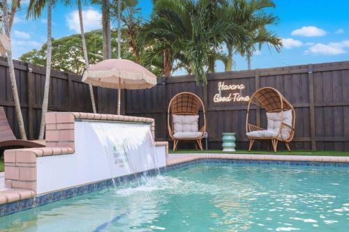 Havana Haven by BK Stays - Family Friendly - Close To Beach - Large Heated Pool - 4 Beds - Sleeps 8 in Fort Lauderdale, USA