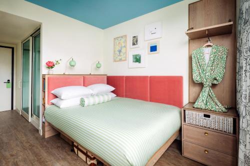 Standard Queen Room  image 2