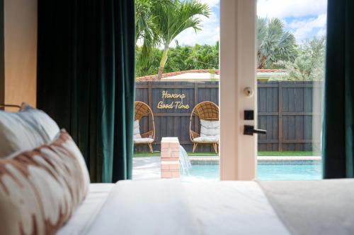Havana Haven by BK Stays - Family Friendly - Close To Beach - Large Heated Pool - 4 Beds - Sleeps 8 in Fort Lauderdale, USA