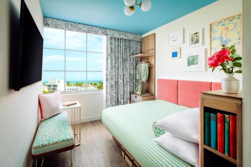 Standard Queen Room with Ocean View room in the goodtime hotel Miami Beach a Tribute Portfolio Hotel