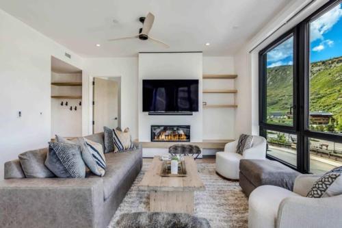 Electric Pass Lodge 206 by Snowmass Mountain Lodging